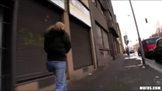 Une nympho auburn à l'esprit sale video x streaming francais se masturbe la chatte dans la voiture
