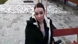 La châtaigne film amateur pornographique coquine Lindy Lane se fait réparer la chatte par son patron