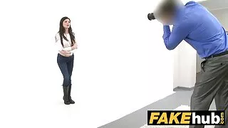 Skanks super excitées se x pornographique déshabillent et deviennent coquines devant la caméra