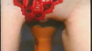 Une brune salope polyvalente supplie de percer son film porno françaises anus et sa chatte humide