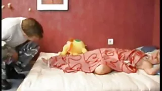 Des griffes de métal sur les mamelons de la pauvre nana Cici Rhodes doivent faire streaming porno x très mal