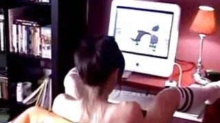 La séduisante bombasse film x sexe Kasey Warner participe à un sexe de groupe fou dans un club privé