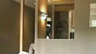 D'étonnantes adolescentes se mangent tu kiff xxx près de la piscine