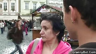 Des filles plantureuses avec de gros film pornographique amateur gratuit culs partagent un étalon chanceux en trio