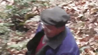 Charmante fille aux cheveux noirs en bas film porno vintage en français nylon suce une délicieuse bite