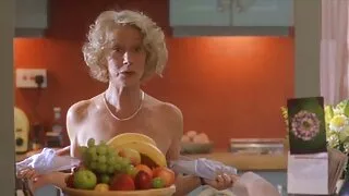 La pute japonaise au fromage Chinatsu Izawa prend une douche avec son petit ami puis lui film porno francais hd suce une gorge profonde