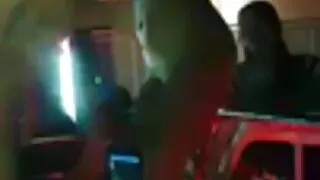 Une brune asiatique moche et maigre suce une bite et se fait brutalement baiser dans film x gratuit vf un motel