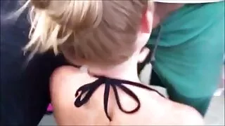 Une nympho mince chevauche la bite de film x complet streaming son copain en position de cowgirl inversée