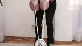 Les cow-girls trop émotives Vanessa et Veronica chevauchent follement des bites fortes pornographie x