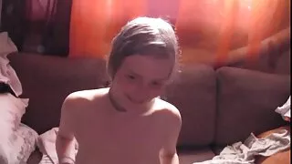 Poussins minces nus posent sous la douche et montrent leurs film porno gratuit 2020 culs appétissants