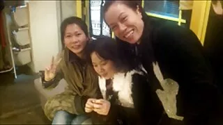 Trois filles chaudes film pono streaming avec de beaux culs partagent une bite rigide