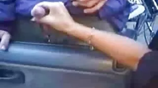 La brune film x mateur bouclée Klavdia veut avoir un sexe occasionnel dans la chambre laide