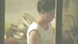 La blonde obèse en sueur film porno gratuit arabe Melenka est martelée en levrette sur le canapé
