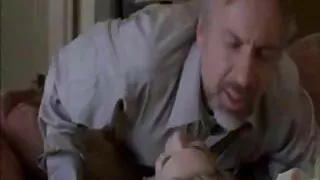 Une brune coquine suce une bite dans la salle de tukif film x bain